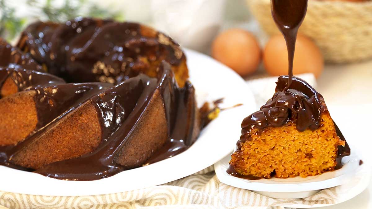 Bolo de cenoura no liquidificador