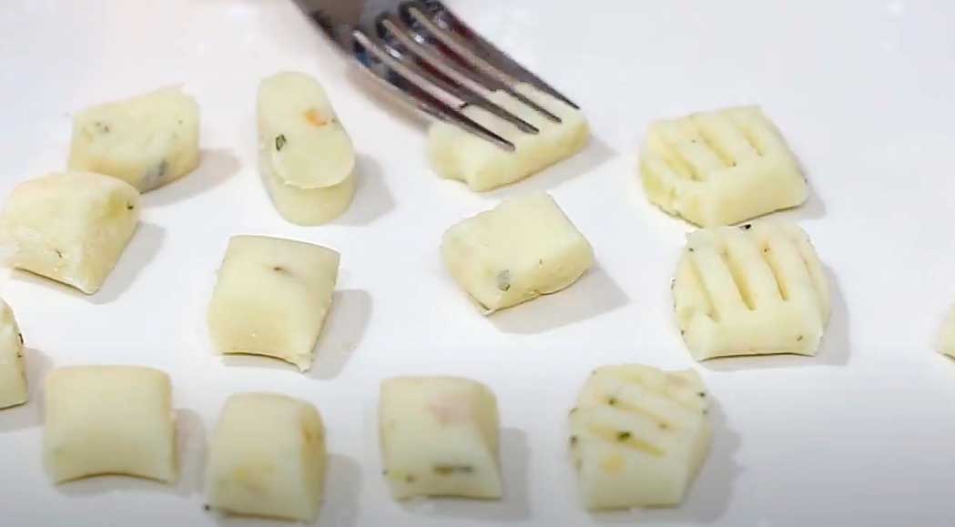 Como Fazer Salgadinhos de Batata Deliciosos e Crocantes 7