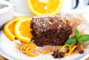 Descubra Como Fazer um Bolo de Chocolate Molhadinho Fácil e Saudável 5