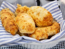 Pão de Queijo: Receita Fácil e Rápida para o Café da Tarde 3 pão de queijo