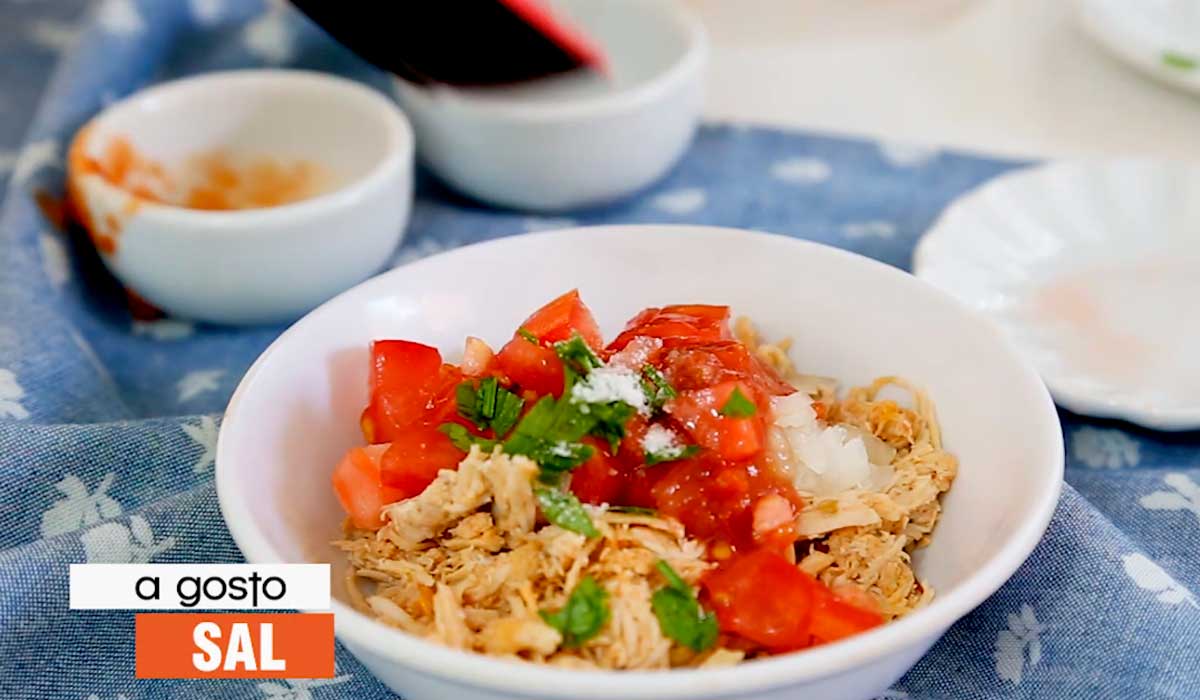 torta de frango de caneca