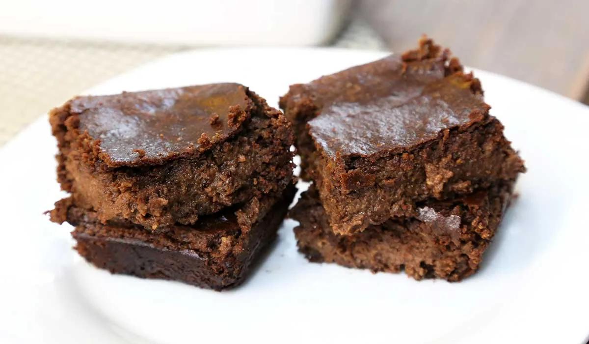 O Melhor Bolo de Chocolate Molhadinho: Pronto em 15 Minutos
