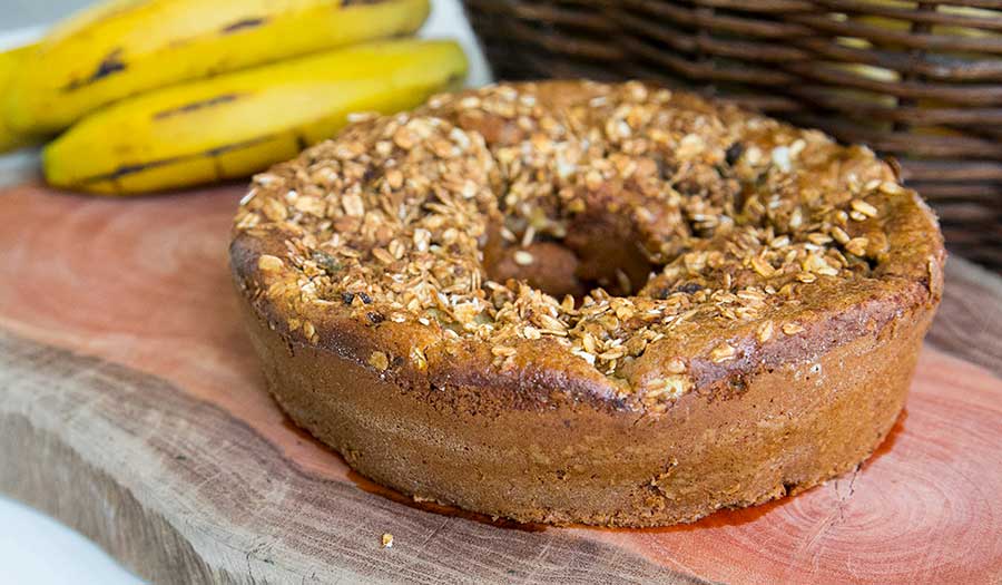 Parece Pudim! Bolo de Banana com Iogurte Molhadinho