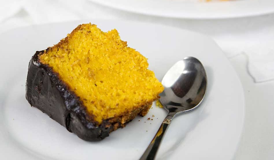 Veja Como Fazer este Bolo de Cenoura Molhadinho e Delicioso no Liquidificador