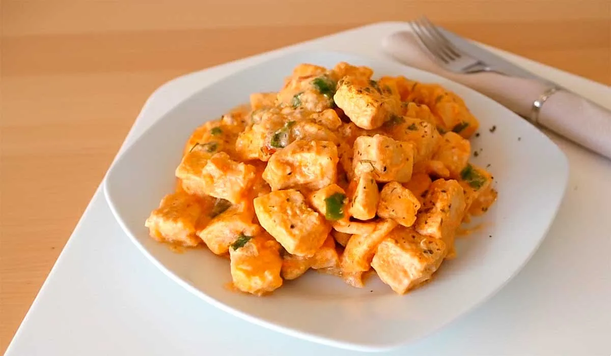 Quer um Almoço Fácil e Saudável? Aprenda a Fazer este Strogonoff de Frango Fit Delicioso