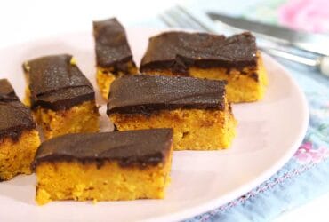 bolo de cenoura cremoso