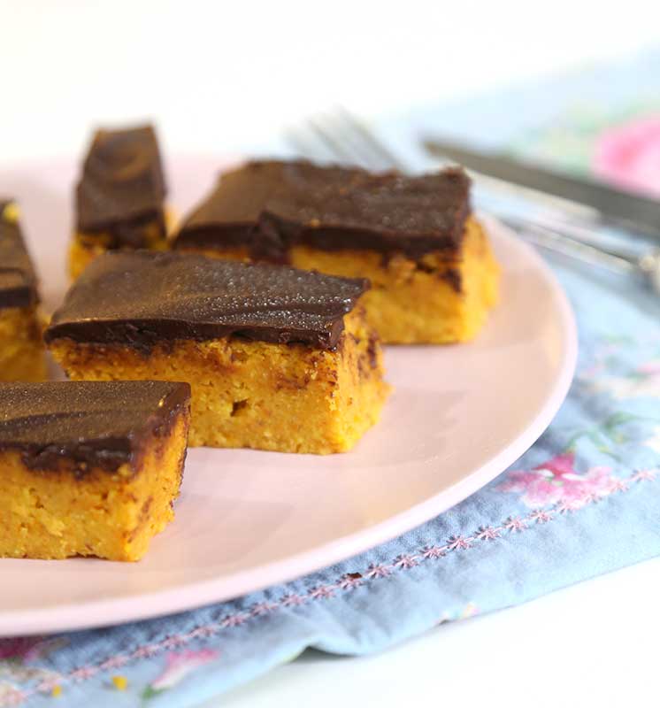 bolo de cenoura cremoso