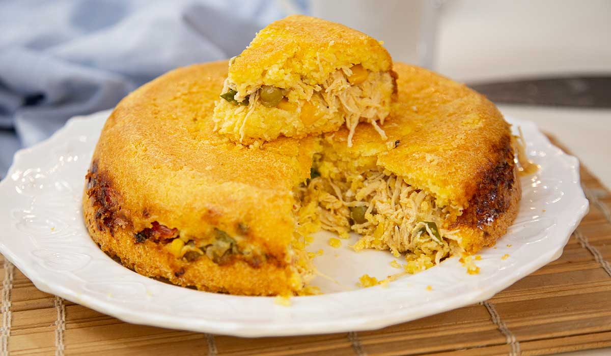 Torta de Frango com Flocão de Milho: Receita Fácil na Frigideira
