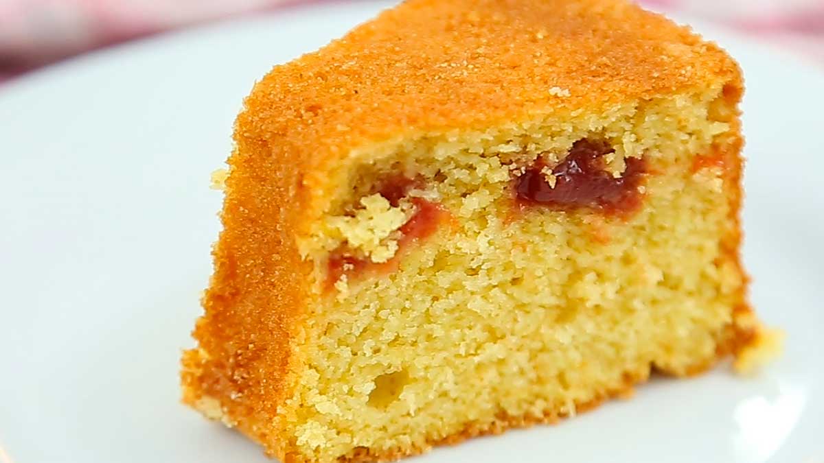 bolo de fubá com goiabada