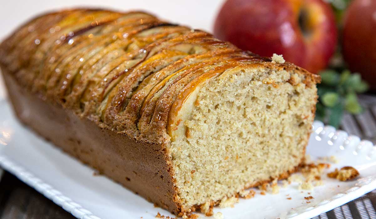 Receita de Bolo de Maçã Fácil e Fofinho para o Seu Café da Manhã