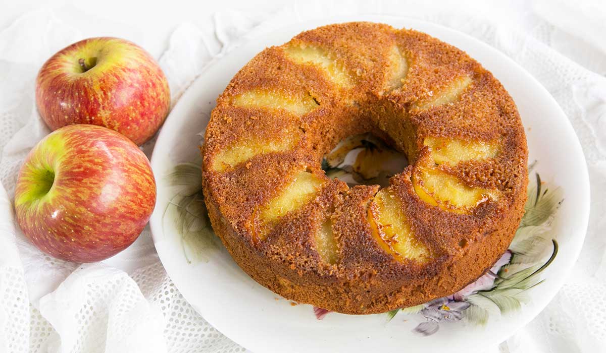 Bolo de Maçã Caramelizada: Receita Perfeita para o Lanche