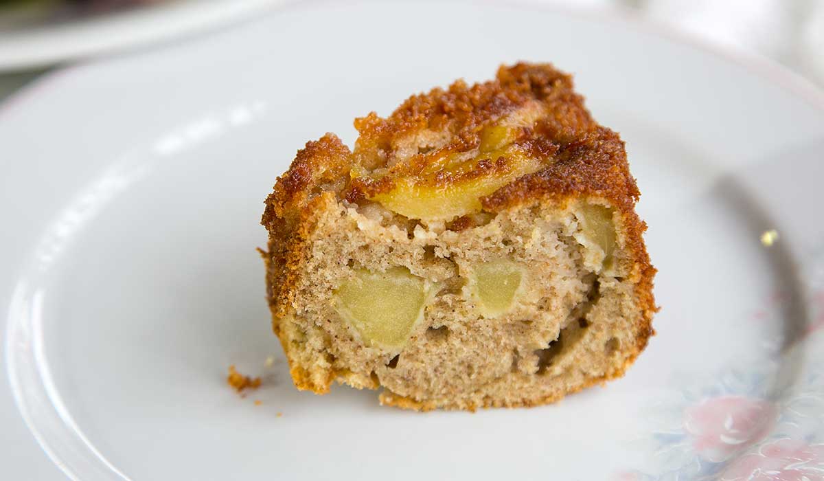 bolo de maçã caramelizada