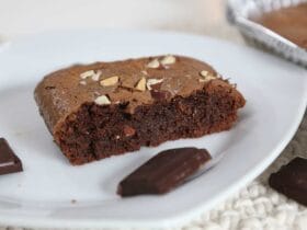 Brownie com Casquinha: Confira as Dicas para um Doce Fit Irresistível 3 brownie com casquinha