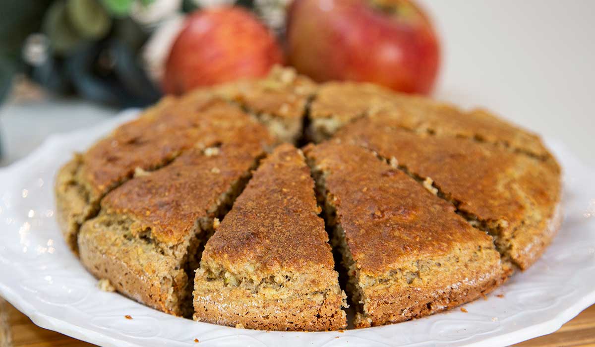 bolo de banana com maçã