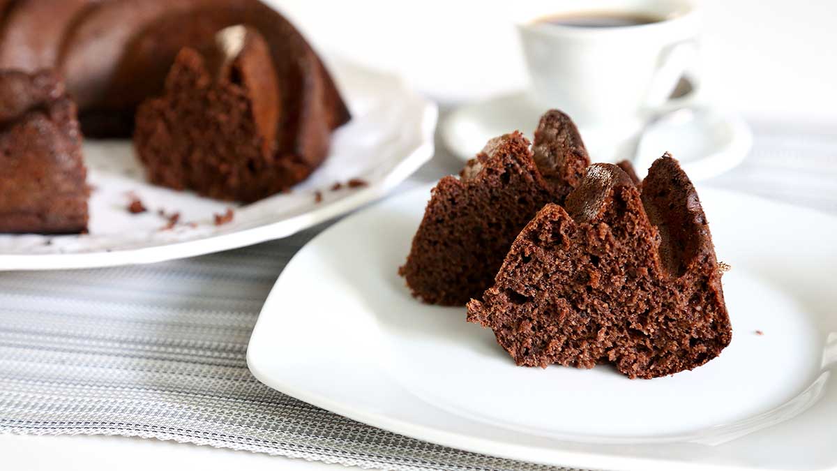 Bolo de Chocolate Sem Açúcar e Sem Trigo para o Café da Manhã