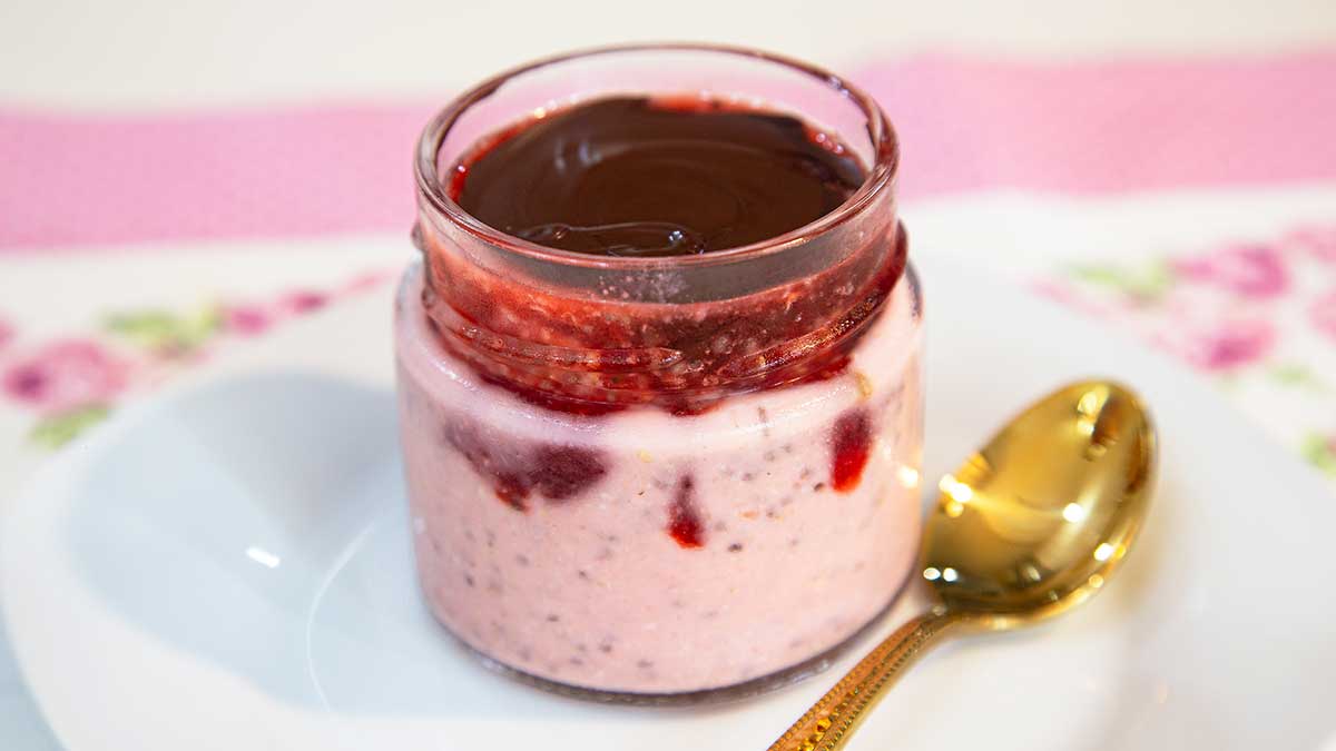 overnight oats com morango