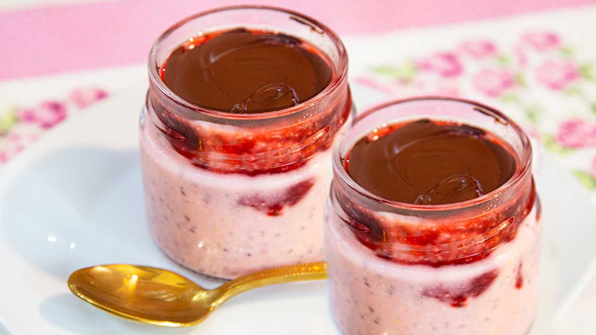 overnight oats com morango
