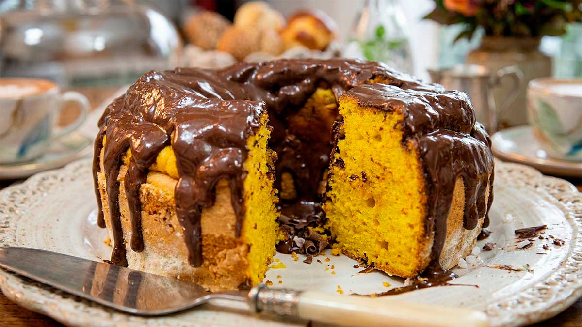 Prepare um Irresistível Bolo de Cenoura Sem Trigo e Sem Leite 1 bolo de cenoura sem trigo e sem leite