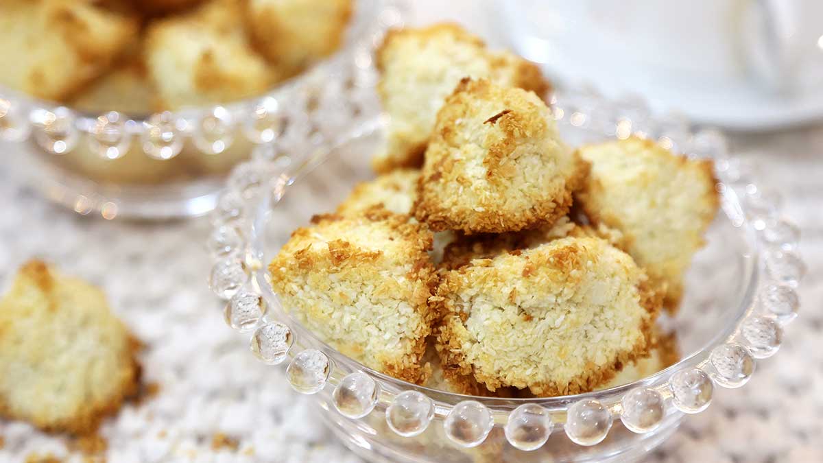 Só 3 Ingredientes: Biscoitos de Coco que Desmancha na Boca 1 biscoitos de coco