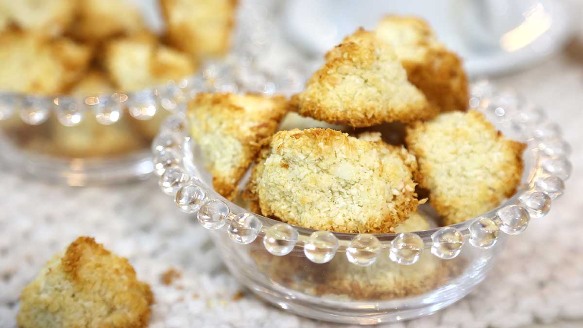 Só 3 Ingredientes: Biscoitos de Coco que Desmancha na Boca 6 biscoitos de coco