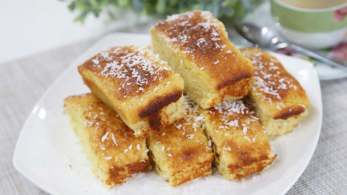 Bolinho de Coco Fofinho e Sem Glúten que Desmancha na Boca 1 bolinho de coco