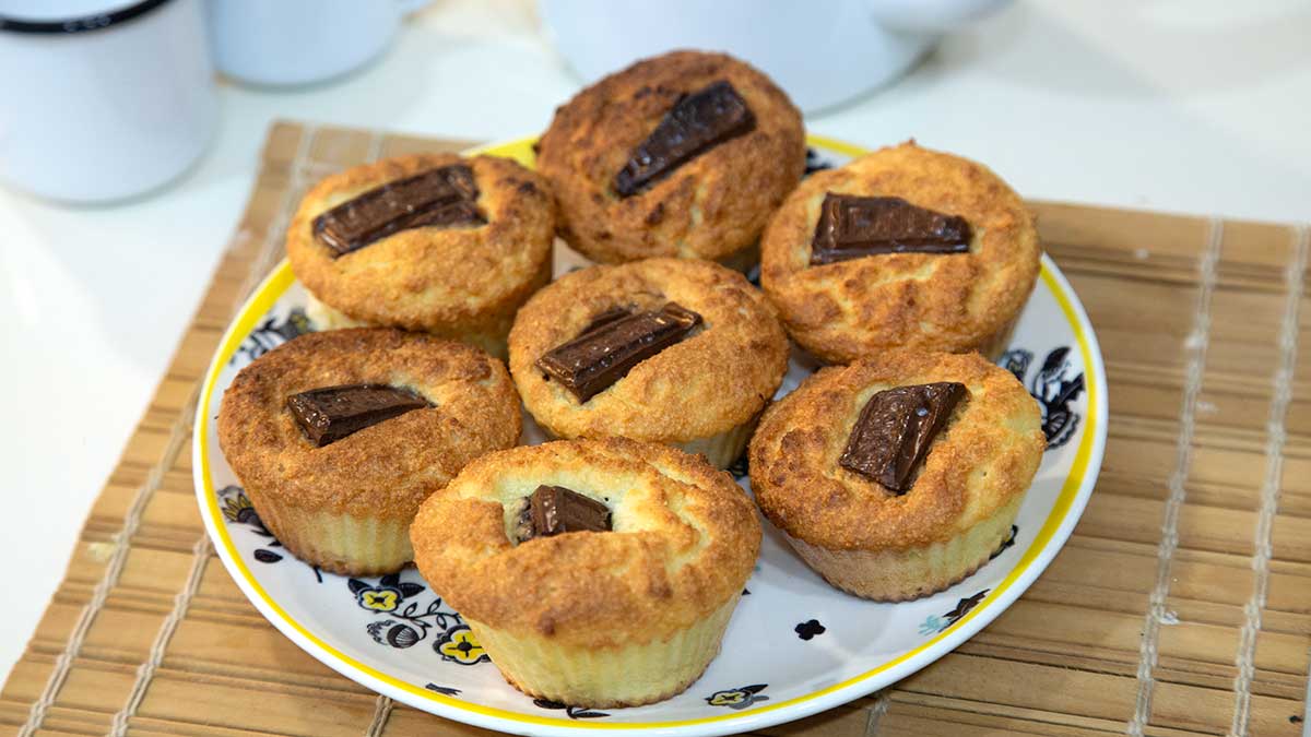 bolinho sem leite, sem açúcar e sem farinha