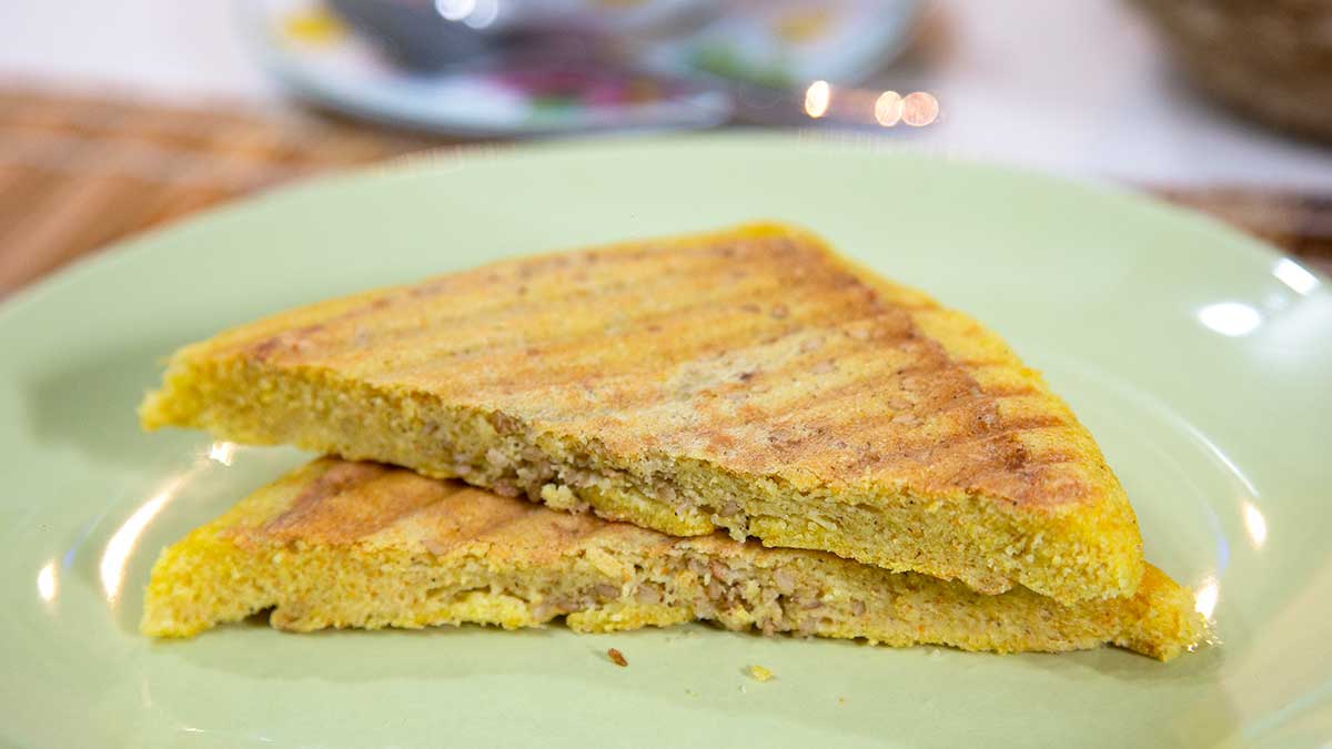 Fácil e Rápido: Aprenda a Fazer este Pão de Milho em 2 Minutos 1 pão de milho em 2 minutos