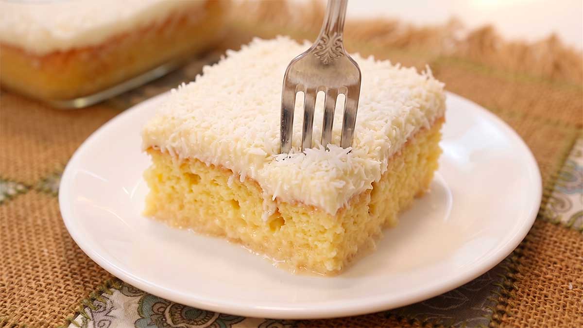 Bolo de Coco Fit Molhadinho: Sem Farinha e Sem Lactose