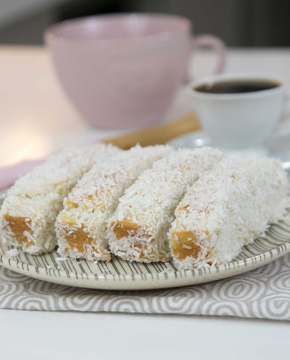 Descubra como Preparar um Bolo de Coco Molhadinho e Irresistível 4 bolo de coco molhadinho