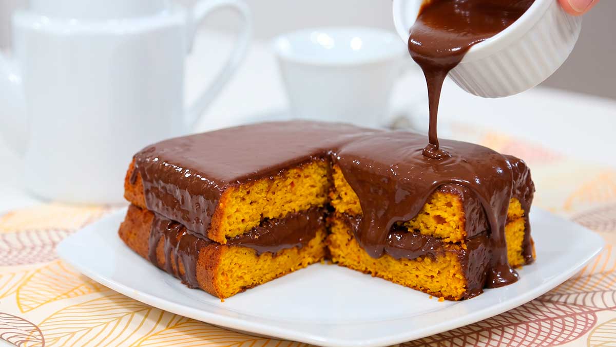 Bolo de Cenoura Fofinho Sem Glúten e Sem Lactose 1 bolo de cenoura fofinho