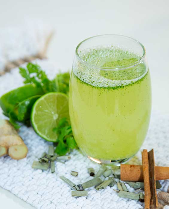 Suco detox ajuda a emagrecer